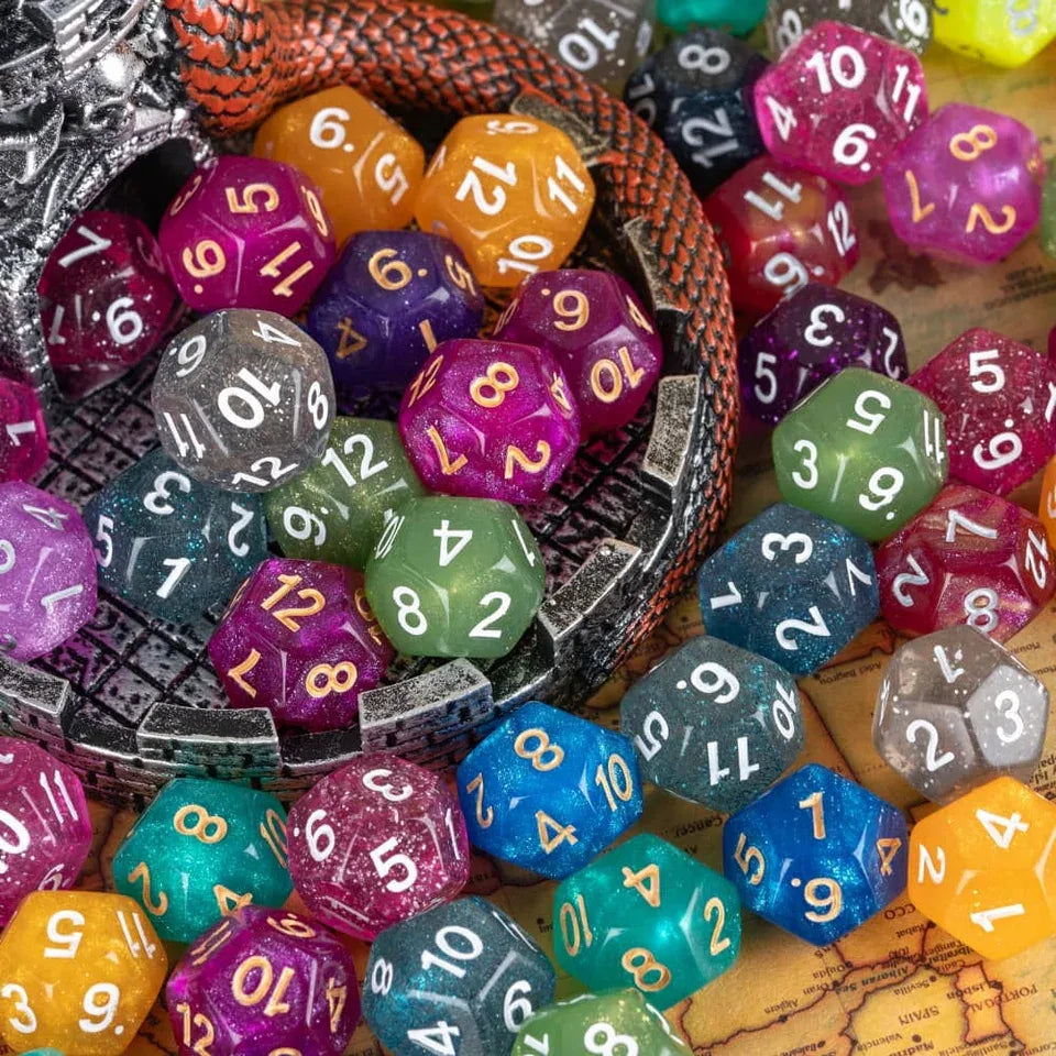 7 dés en résine marbrée aléatoire - unité ou set complet