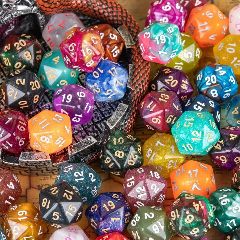 7 dés en résine marbrée aléatoire - unité ou set complet