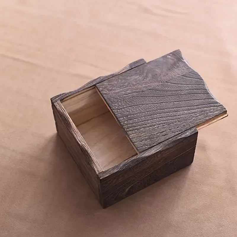 Boite à dés en bois ancien