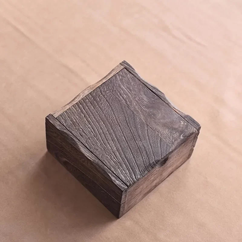 Boite à dés en bois ancien