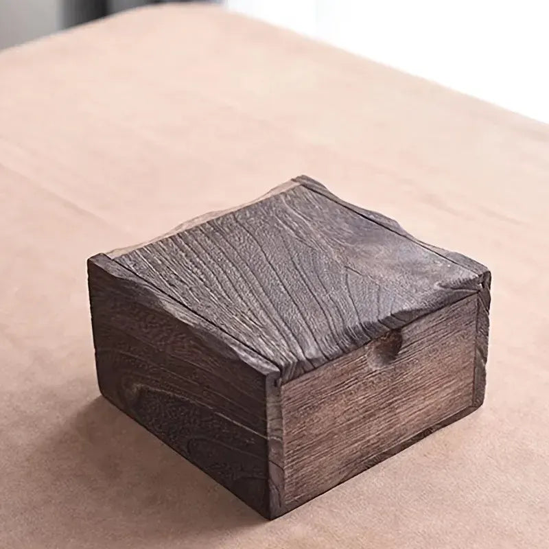 Boite à dés en bois ancien