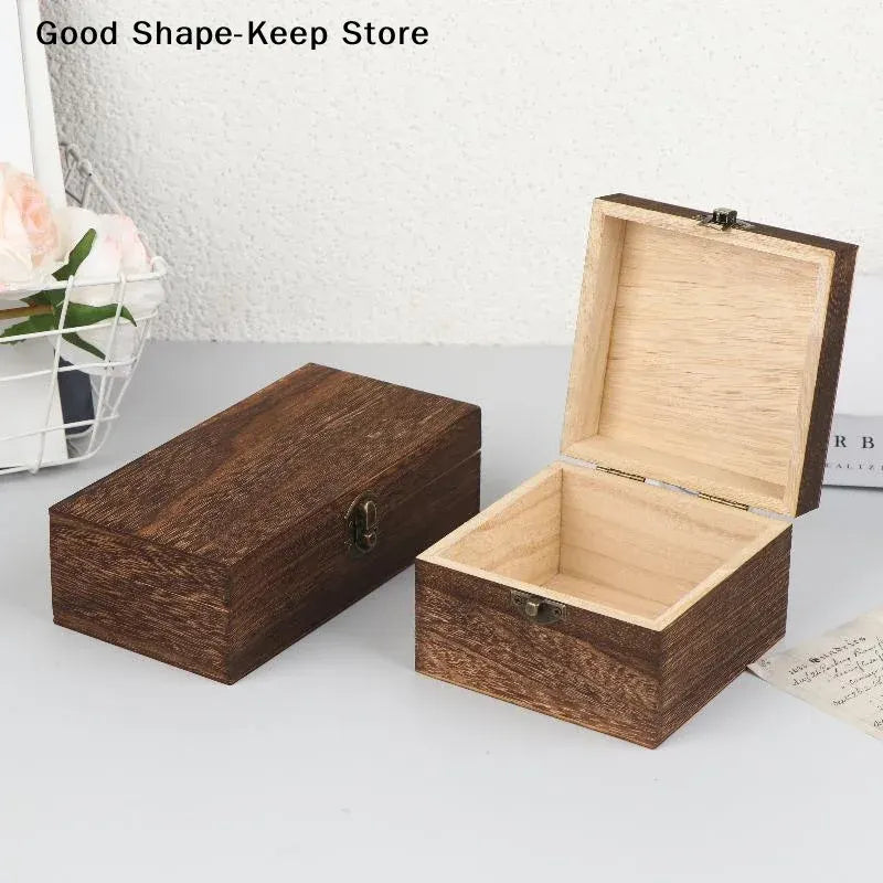 Boite à dés en bois vintage