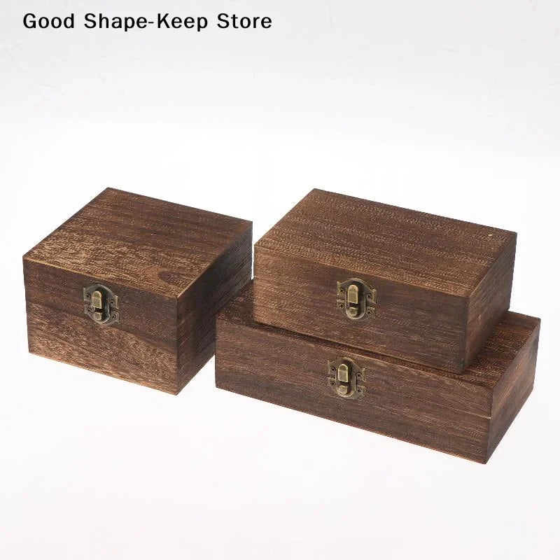 Boite à dés en bois vintage