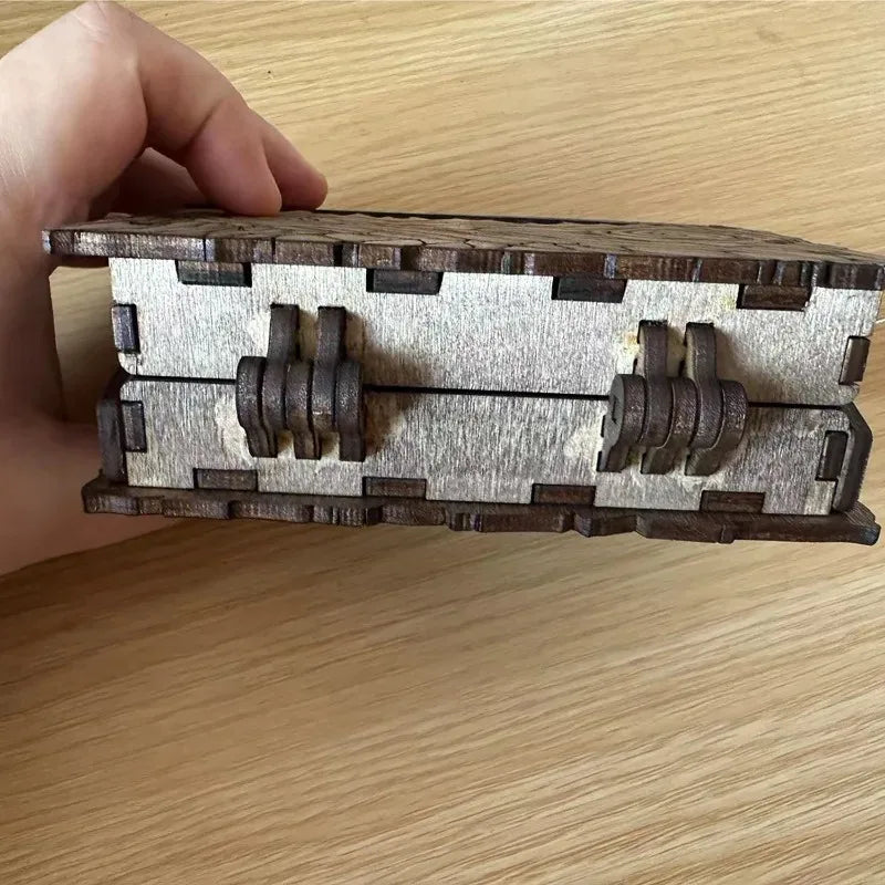 Boite à dés mimique en bois