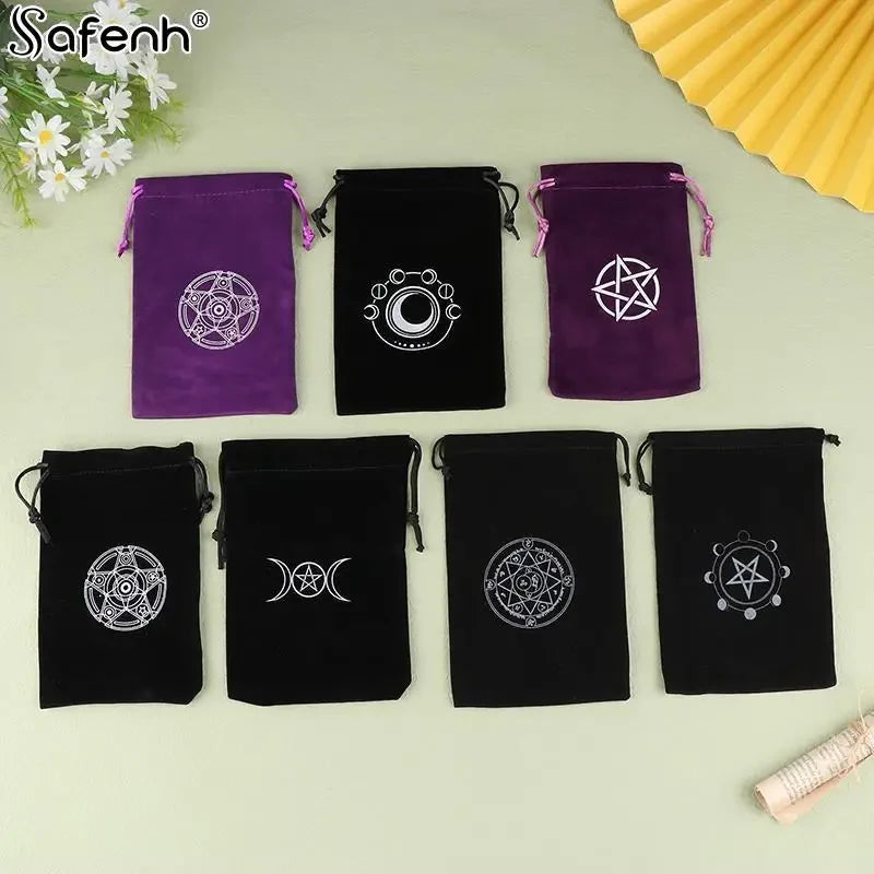 Bourse à dés en velours motifs runes & constellation