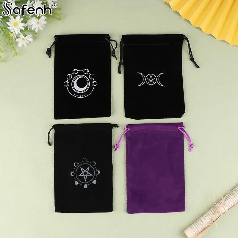 Bourse à dés en velours motifs runes & constellation