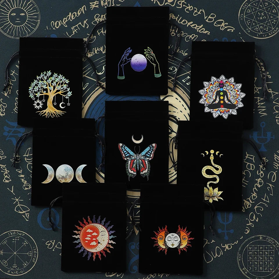 Bourse à dés en velours noir motif astrologie