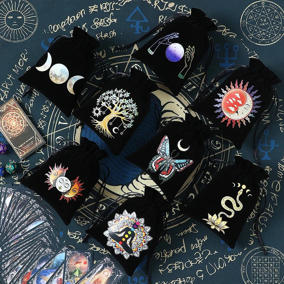 Bourse à dés en velours noir motif astrologie