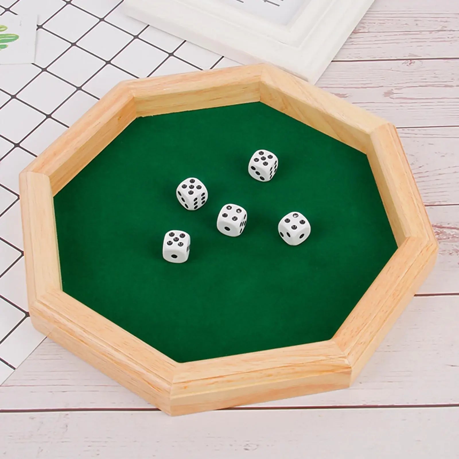 Plateau à dés en bois octogonal - Tapis vert - JDR famille